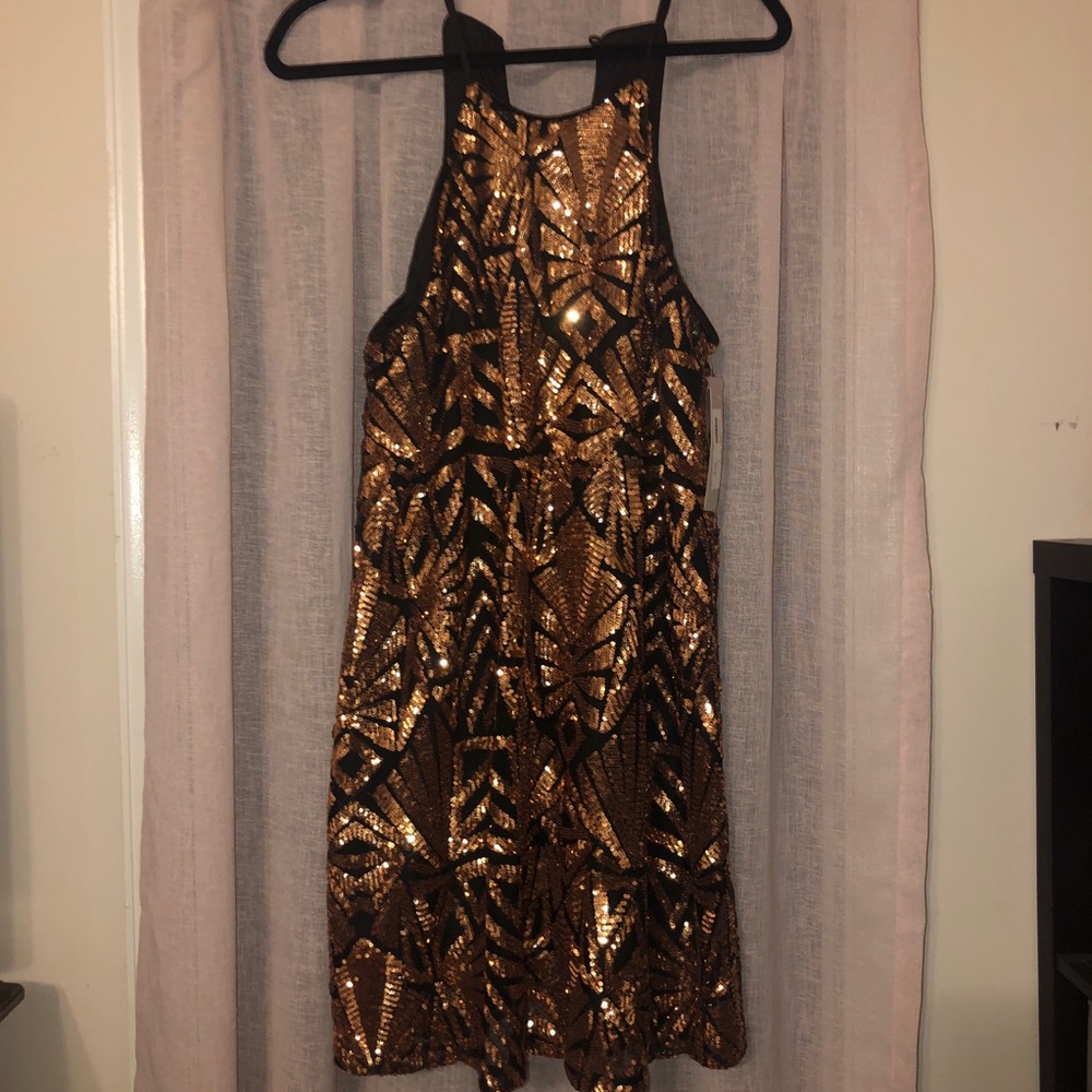 Everly NWT - gold & black sequin dress